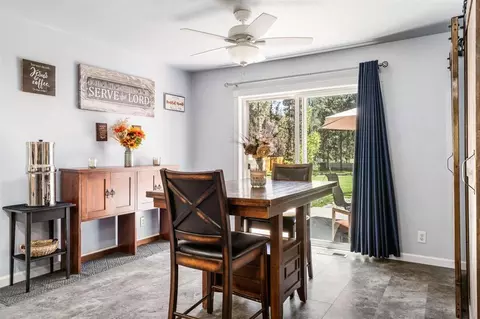 Dining - 16033 Aqua Rd, La Pine, OR 97739 photo 1 of 2