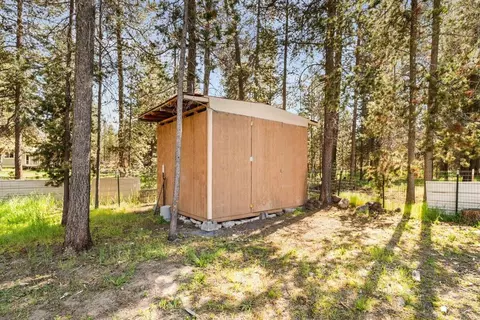 Exterior - 16033 Aqua Rd, La Pine, OR 97739 photo 7 of 10