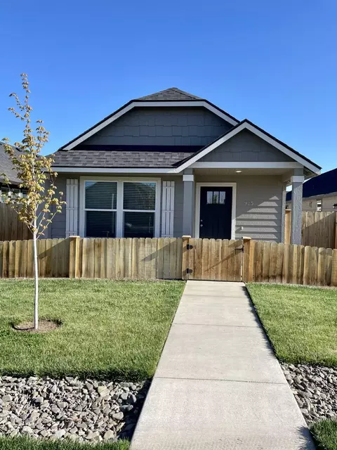 925 NW Upas Ave, Redmond, OR 97756