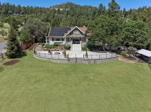 4292 Tami Ln, Central Point, OR 97502