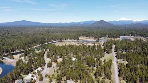 54405 Silver Fox Dr, Bend, OR 97707 photo 2
