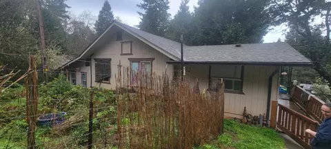 365 Humphrey Addition Rd, Glendale, OR 97442