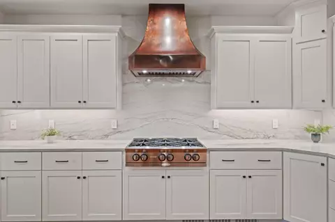 Kitchen - 60965 Creekstone Loop, Bend, OR 97702 photo 2 of 4