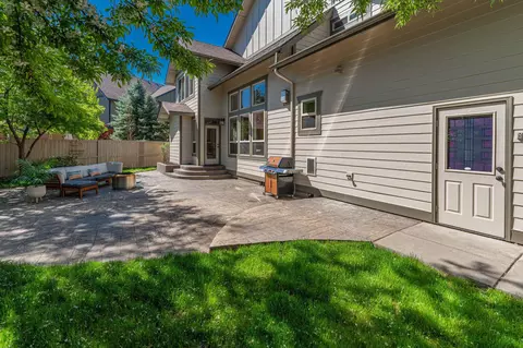 Exterior - 60965 Creekstone Loop, Bend, OR 97702 photo 7 of 8