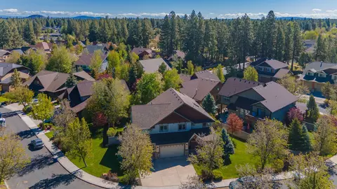 View/Area - 60965 Creekstone Loop, Bend, OR 97702 photo 7 of 11