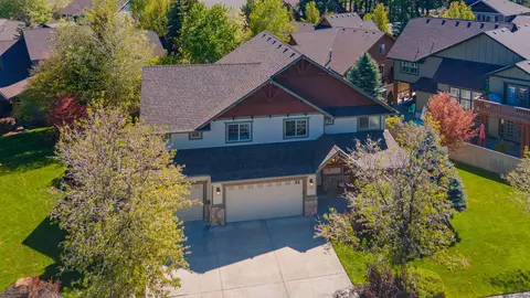 View/Area - 60965 Creekstone Loop, Bend, OR 97702 photo 1 of 11