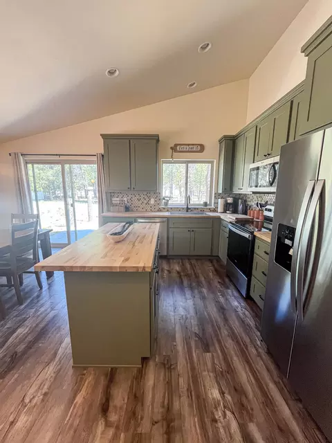 16250 Lava Dr, La Pine, OR 97739 photo 4