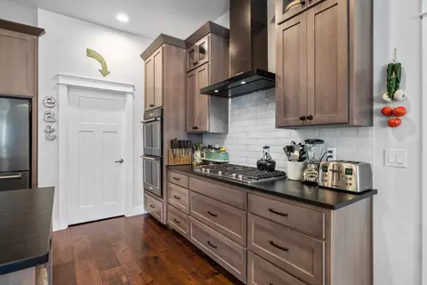Kitchen - 1000 Pumpkin Ridge Dr, Eagle Point, OR 97524 photo 4 of 4