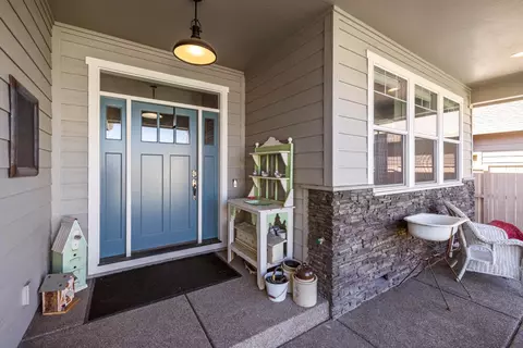 Entry Way - 1000 Pumpkin Ridge Dr, Eagle Point, OR 97524 photo 1 of 3