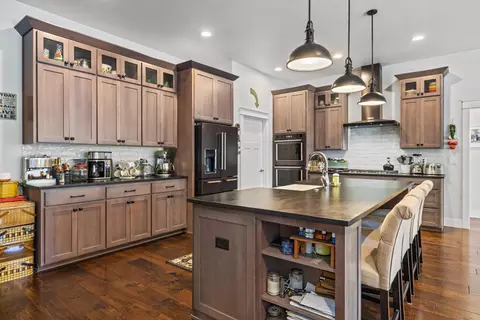 Kitchen - 1000 Pumpkin Ridge Dr, Eagle Point, OR 97524 photo 2 of 4