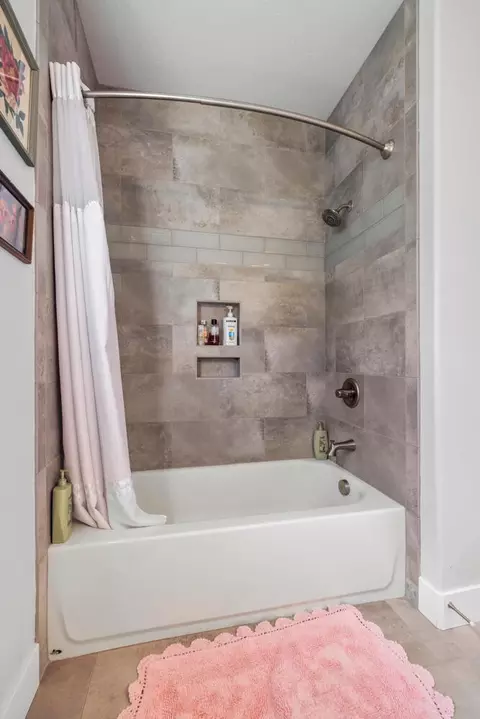Bath - 1000 Pumpkin Ridge Dr, Eagle Point, OR 97524 photo 5 of 5