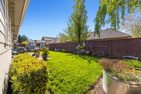 Exterior - 1000 Pumpkin Ridge Dr, Eagle Point, OR 97524 photo 10 of 10