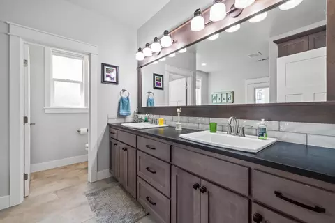 Bath - 1000 Pumpkin Ridge Dr, Eagle Point, OR 97524 photo 1 of 5