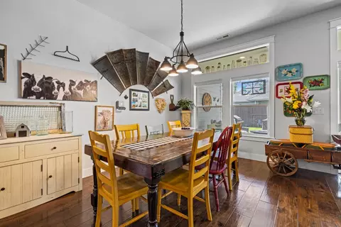Dining - 1000 Pumpkin Ridge Dr, Eagle Point, OR 97524 photo 1 of 2