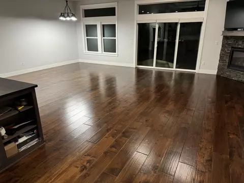 Living - 1000 Pumpkin Ridge Dr, Eagle Point, OR 97524 photo 5 of 6