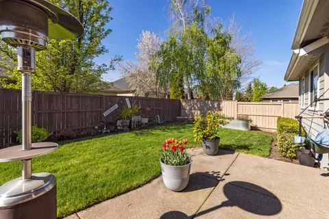 Exterior - 1000 Pumpkin Ridge Dr, Eagle Point, OR 97524 photo 6 of 10