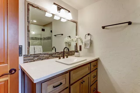 Bath - 53496 Wildriver Way, La Pine, OR 97739 photo 10 of 11