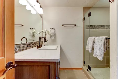 Bath - 53496 Wildriver Way, La Pine, OR 97739 photo 9 of 11
