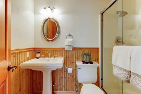 Bath - 53496 Wildriver Way, La Pine, OR 97739 photo 5 of 11