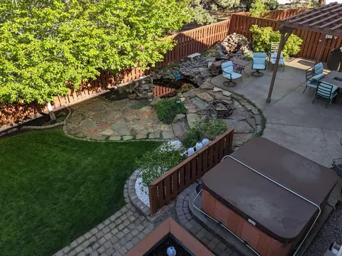 Exterior - 61276 Splendor Ln, Bend, OR 97702 photo 4 of 9