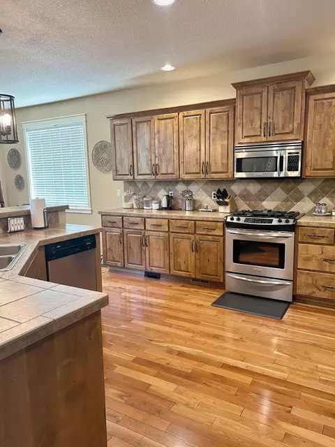 Kitchen - 61276 Splendor Ln, Bend, OR 97702 photo 4 of 4