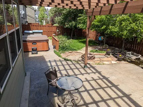 Exterior - 61276 Splendor Ln, Bend, OR 97702 photo 7 of 9