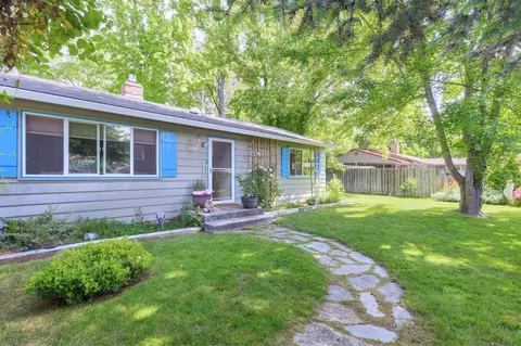 1454 SE Cherry Ln, Grants Pass, OR 97526