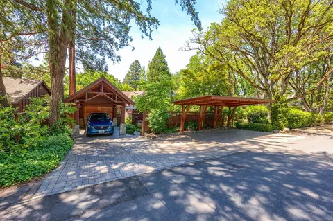 25 N Berkeley Way, Medford, OR 97504