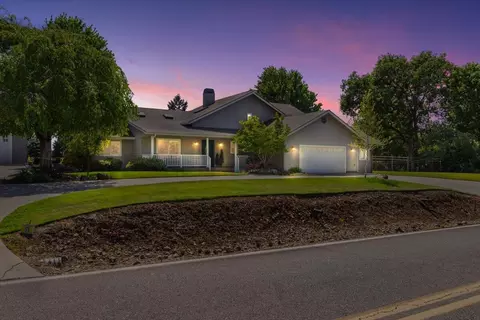 175 Green Acres Dr, Merlin, OR 97532