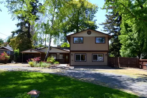 1604 Crown Ave, Medford, OR 97504