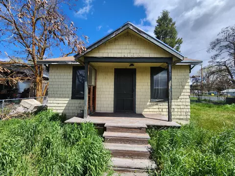 105 W Oregon Ave, Klamath Falls, OR 97601
