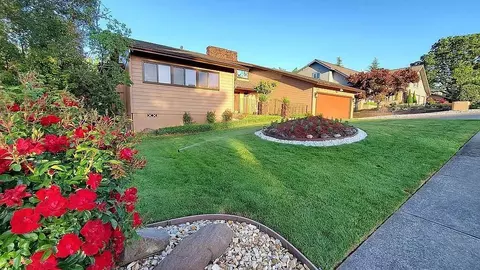 1015 Kristen Dr, Medford, OR 97504
