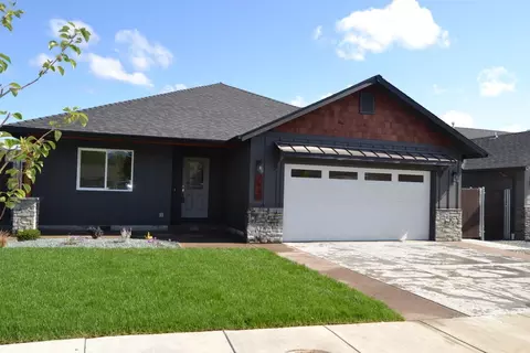 2934 Naples Dr, Grants Pass, OR 97527