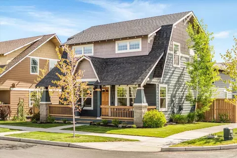 2712 NE Black Oak Pl, Bend, OR 97701