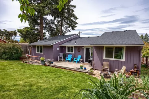 1160 N Keene Way Dr, Medford, OR 97504