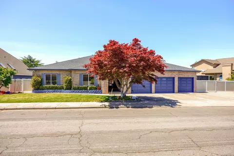 3284 Larue Dr, Medford, OR 97504