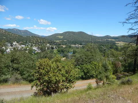 10205 Old Stage Rd, Gold Hill, OR 97525