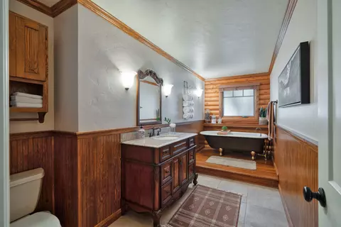 Bath - 64755 Mcgrath Rd, Bend, OR 97701 photo 1 of 5