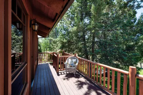 Exterior - 64755 Mcgrath Rd, Bend, OR 97701 photo 5 of 17