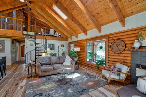 Living - 64755 Mcgrath Rd, Bend, OR 97701 photo 2 of 6