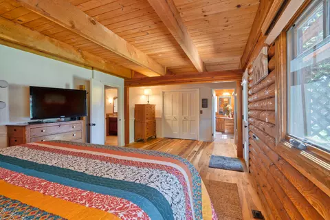 Bedroom - 64755 Mcgrath Rd, Bend, OR 97701 photo 3 of 8