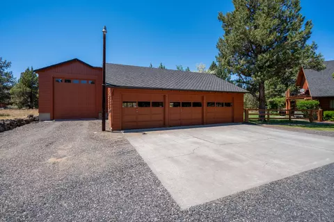 Exterior - 64755 Mcgrath Rd, Bend, OR 97701 photo 14 of 17