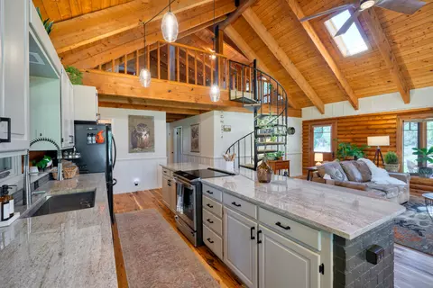 Kitchen - 64755 Mcgrath Rd, Bend, OR 97701 photo 2 of 4