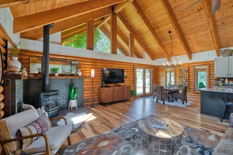Living - 64755 Mcgrath Rd, Bend, OR 97701 photo 4 of 6