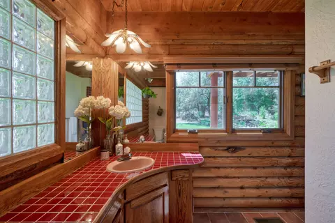 Bath - 64755 Mcgrath Rd, Bend, OR 97701 photo 4 of 5