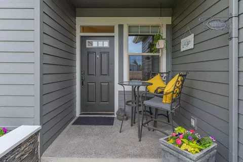 63227 Bedrock Ct, Bend, OR 97701 photo 2