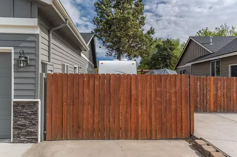 63227 Bedrock Ct, Bend, OR 97701 photo 4