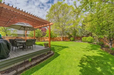 63227 Bedrock Ct, Bend, OR 97701 photo 9