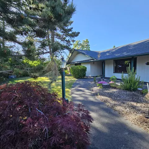 1910 Alamar St, Medford, OR 97501