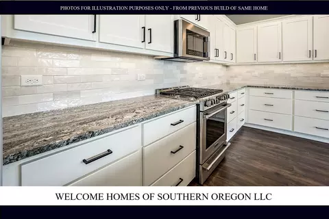 Kitchen - 1417 River Run St, Central Point, OR 97502 photo 6 of 6